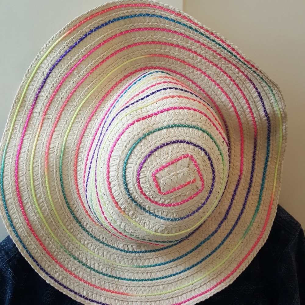 Woman hat - Picture 3 of 3